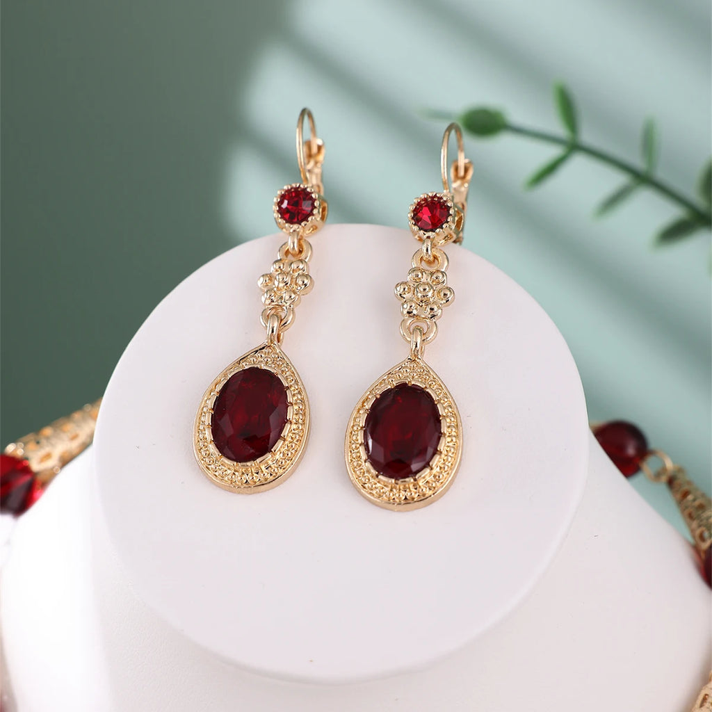 Parure collier et boucles d'oreilles de mariée en pierres précieuses, faits à la main au Maroc — Plaqué or
