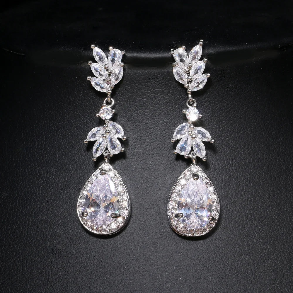 Boucles d'oreilles pendantes en zircon cubique romantique – Bijoux de mariage de mariée