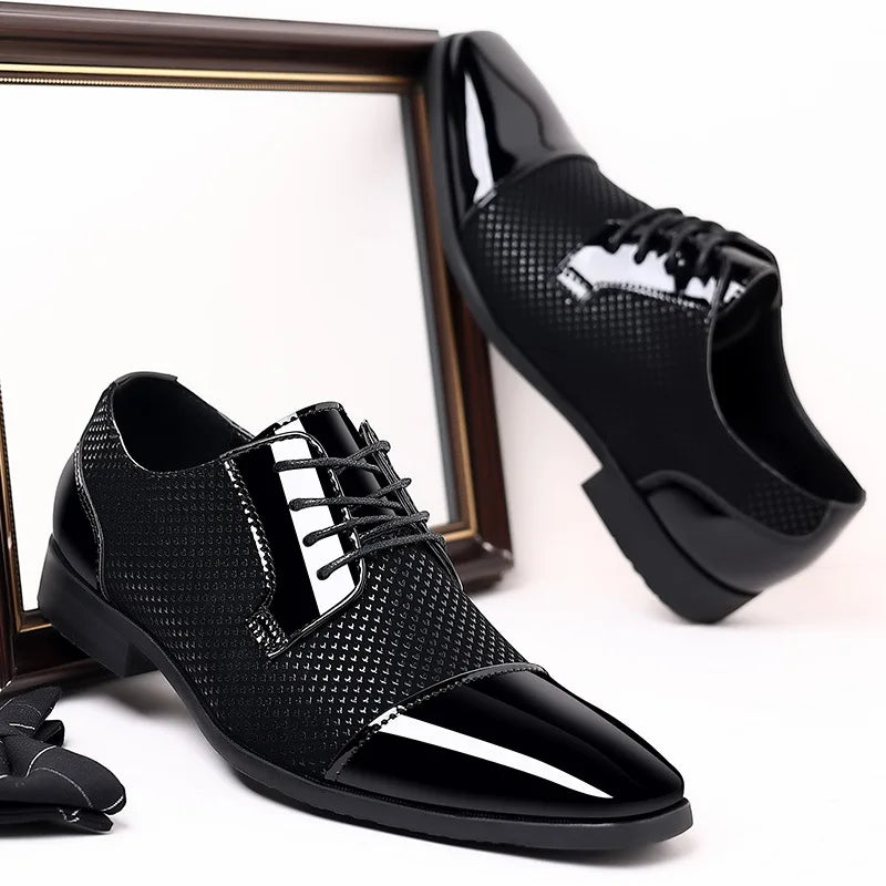 Chaussures habillées classiques tendance pour hommes Richelieus en cuir verni Chaussures de mariage formelles en cuir noir à lacets 2023