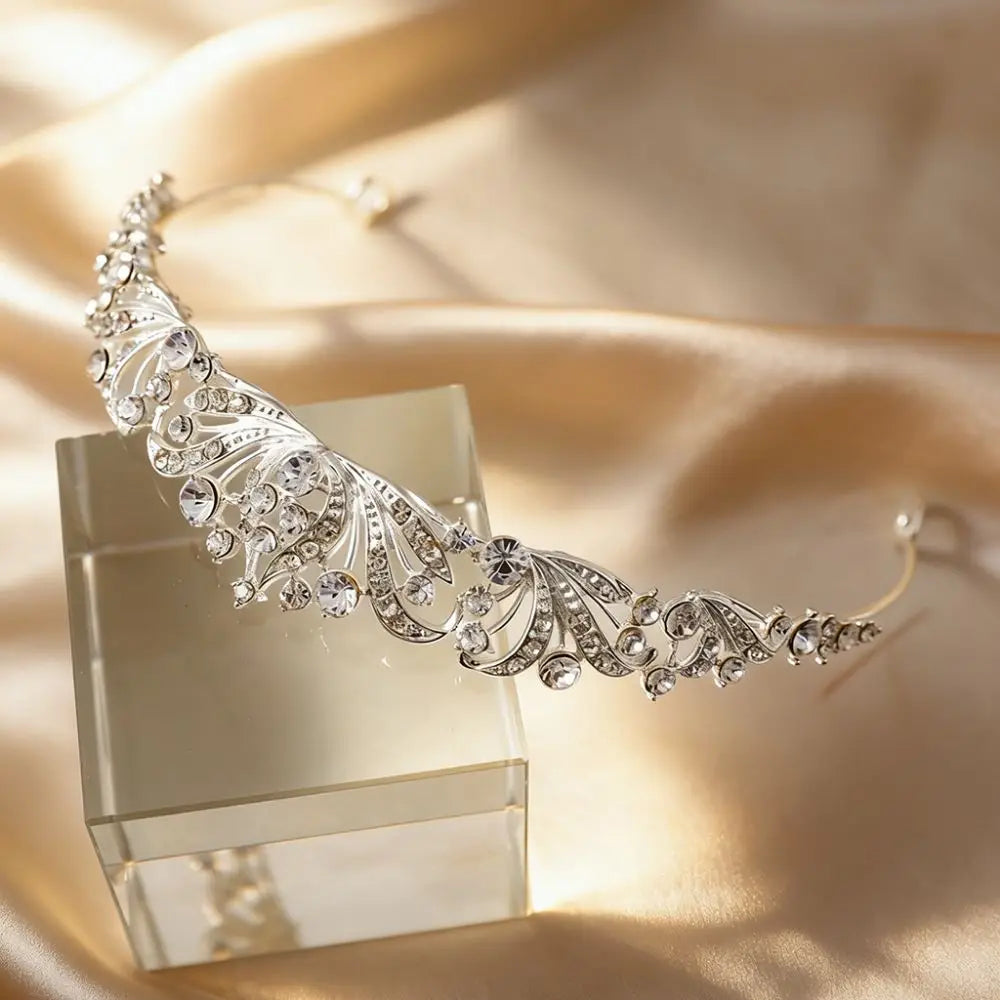 Accessoires pour cheveux Strass Couronnes de mariée Cristal Couronne de mariage élégante Tiaras de princesse légères et tendance Célébrations
