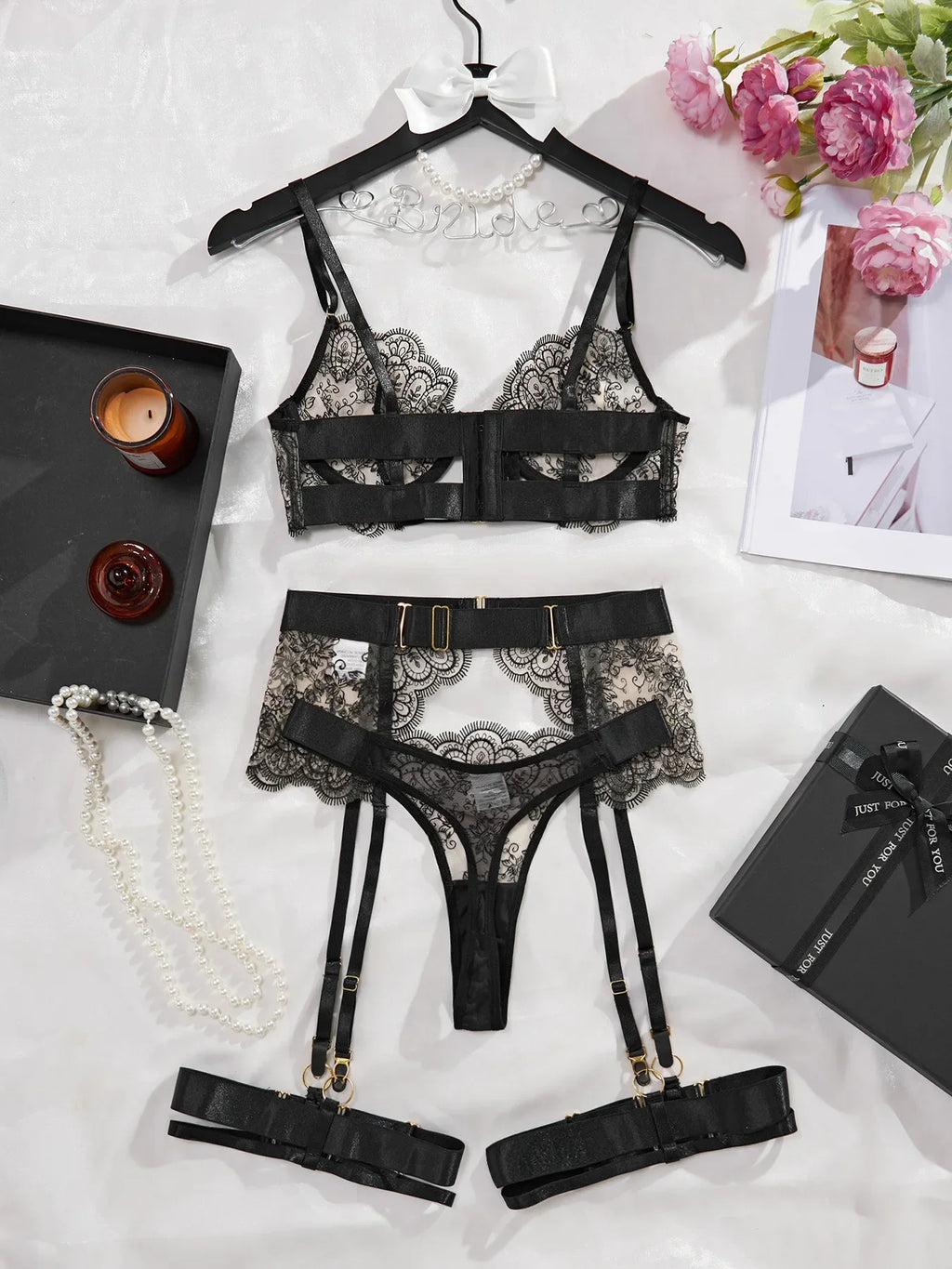 Soutien-gorge et culotte en dentelle de luxe avec porte-jarretelles Lingerie sexy pour femme Sous-vêtements Jarretelles Bilizna chauds Tenues transparentes