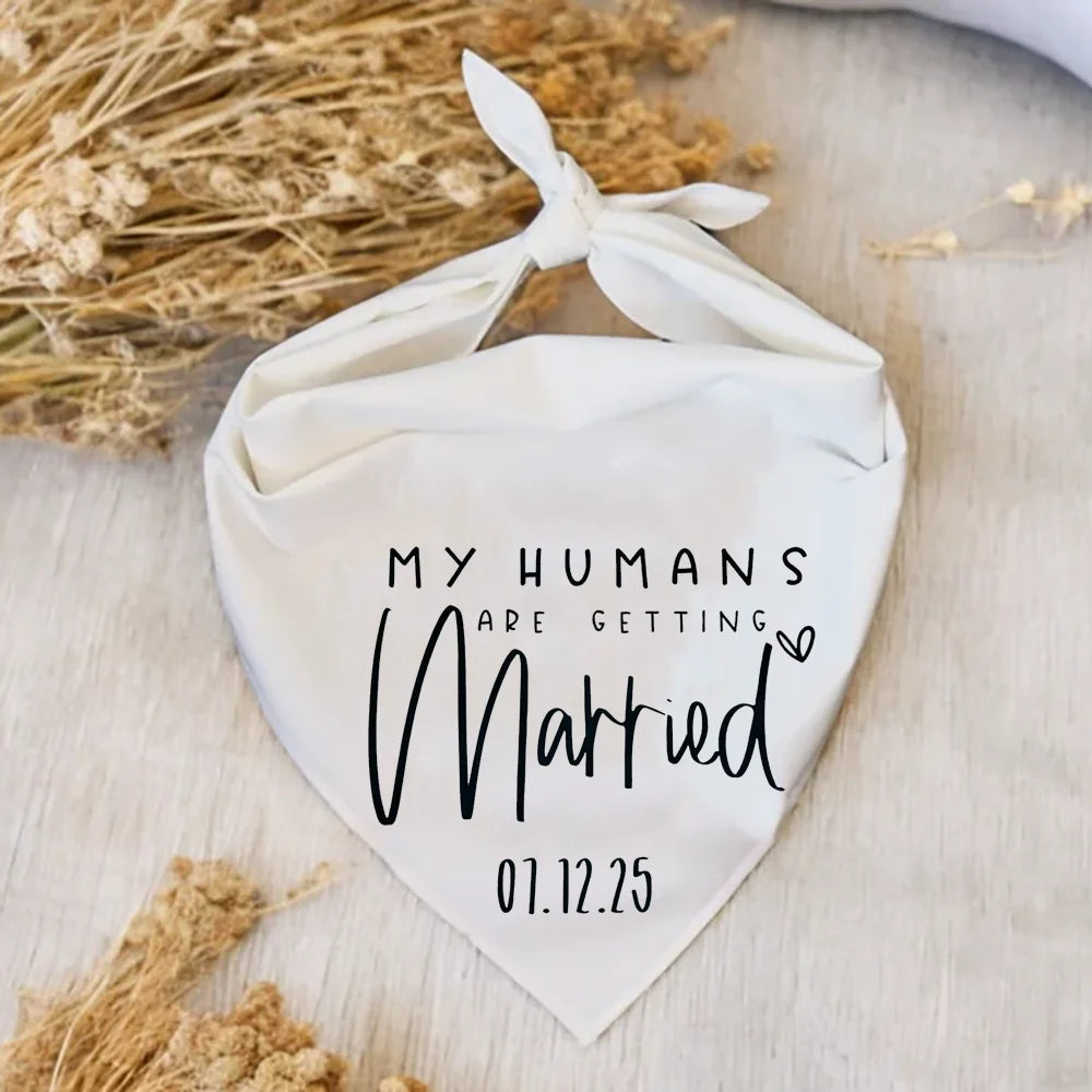 Bandana pour chien personnalisée « Mes humains se marient » à attacher – Accessoire de mariage pour animaux de compagnie – Cadeau de fiançailles – Photographie des mariés