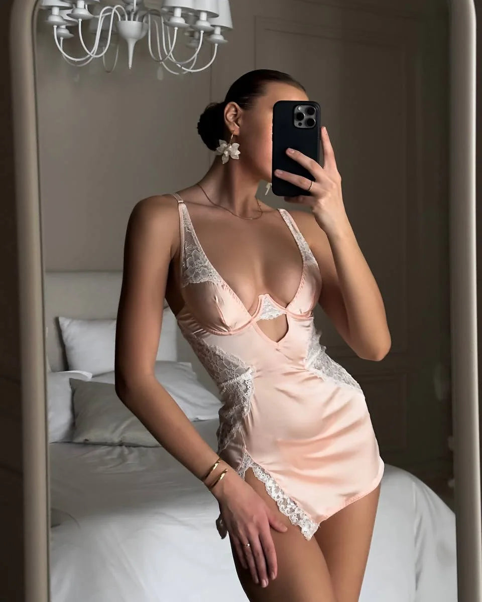 Ellolace Robe en satin sexy à col en V profond Lingerie sexy en dentelle patchwork fendue Robe de nuit sissy Robe nuisette en soie pour femmes