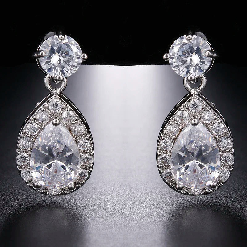 Boucles d'oreilles pendantes en zircon cubique romantique – Bijoux de mariage de mariée