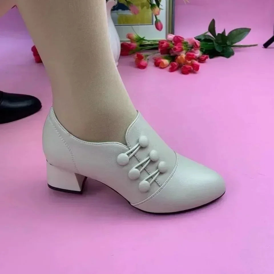 Bottes pour femmes 2025 Nouvelles chaussures décontractées en cuir pour femmes Confort Bottines de bureau à bout pointu Talons hauts pour dames Chaussures de mariage rouges