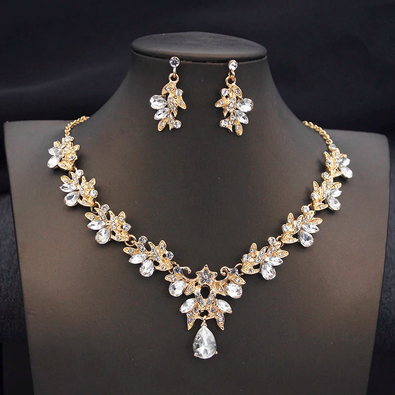 Parure de bijoux de mariée Couronne de princesse — Collier, boucles d'oreilles et couronne
