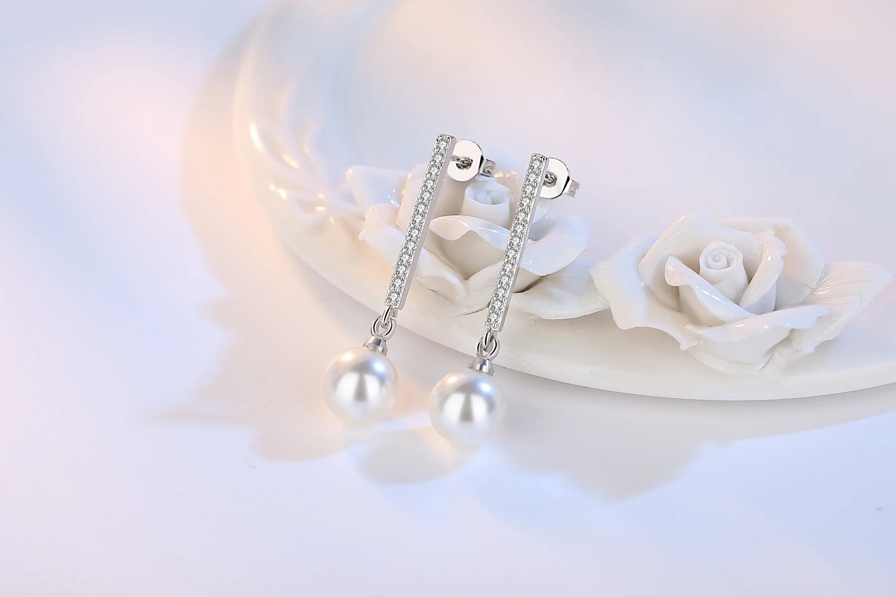 Longues boucles d'oreilles pendantes zircon et perle — Argent sterling 925