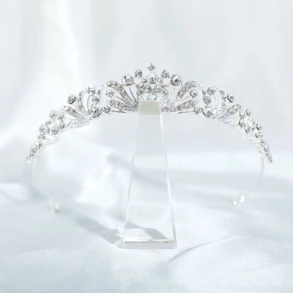 Accessoires pour cheveux Strass Couronnes de mariée Cristal Couronne de mariage élégante Tiaras de princesse légères et tendance Célébrations
