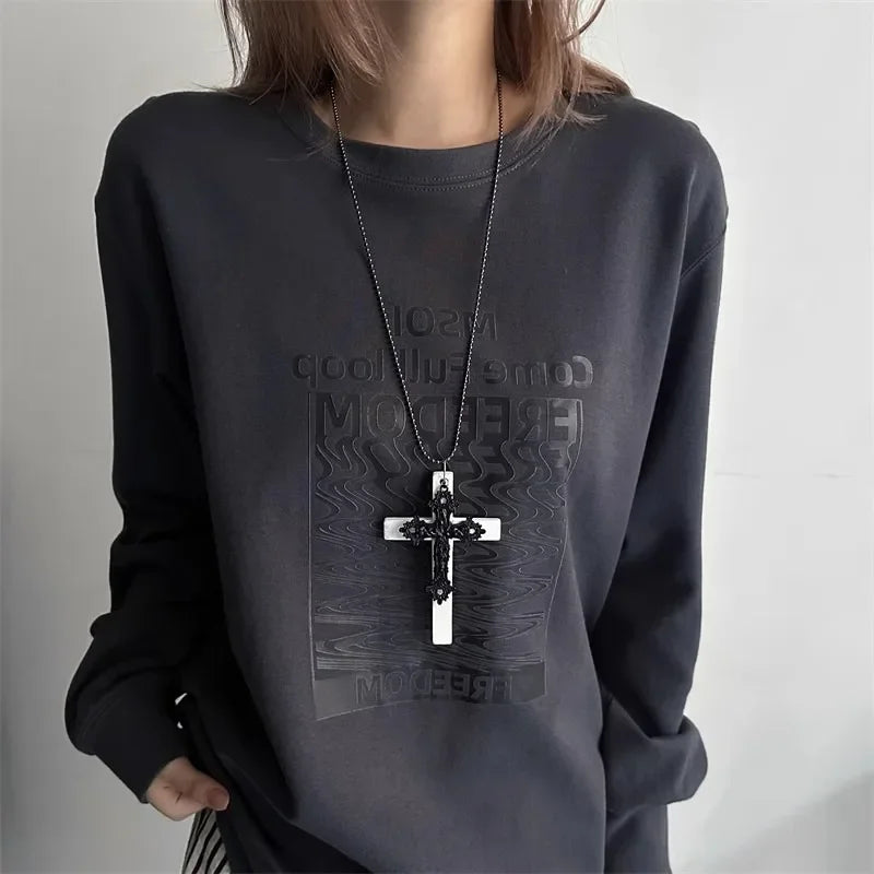 Collier pendentif double croix en bois et métal gothique Y2K