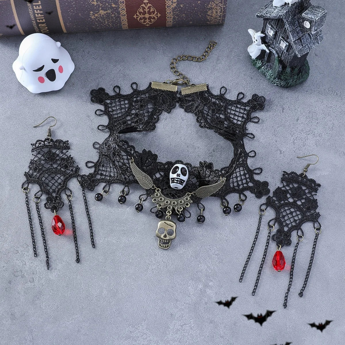 Collier Ras-du-Cou Gothique Crâne et Fleurs — Bijoux d'Halloween et de Mariage Alternatif