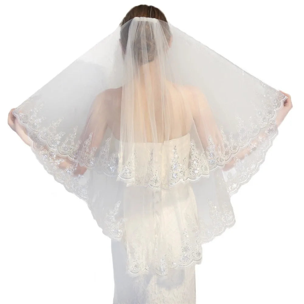 Elegant Luxury Bride Wedding Veils Sequins Glitter with Hair Comb Lace Beaded Veil Lace Edge Tulle Veil Wedding Day
