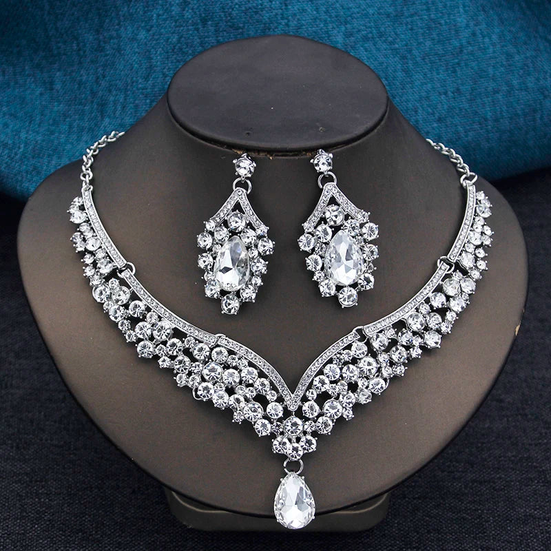 Parure de bijoux de mariée Couronne de princesse — Collier, boucles d'oreilles et couronne