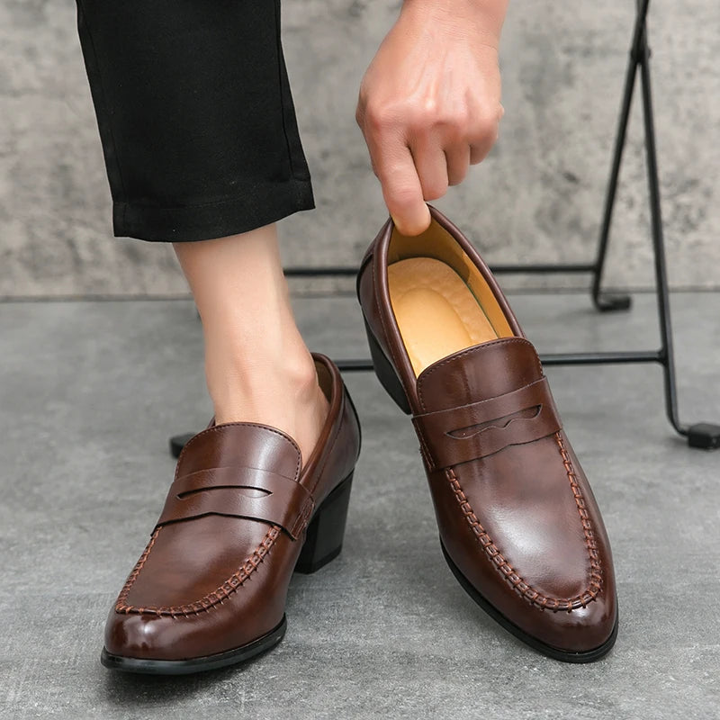 Chaussures habillées rétro à talons hauts pour homme, marque de luxe, chaussures de mariage pointues pour marié, chaussures de ville décontractées en cuir pour homme