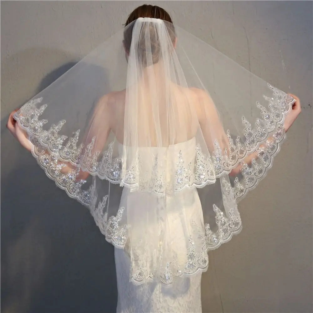 Elegant Luxury Bride Wedding Veils Sequins Glitter with Hair Comb Lace Beaded Veil Lace Edge Tulle Veil Wedding Day