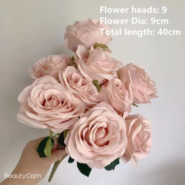 Décor romantique d'allée et de salle avec roses artificielles — Rose poudré, blush et plus