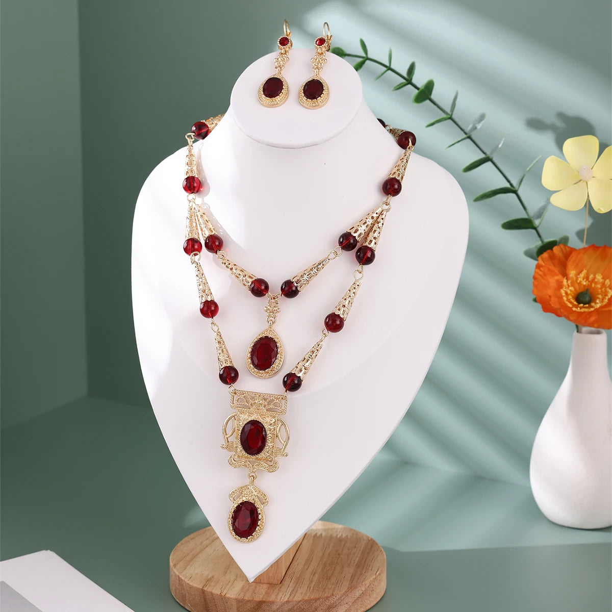 Parure collier et boucles d'oreilles de mariée en pierres précieuses, faits à la main au Maroc — Plaqué or