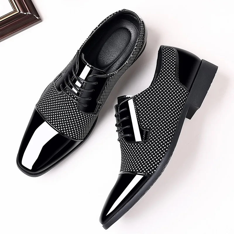Chaussures habillées classiques tendance pour hommes Richelieus en cuir verni Chaussures de mariage formelles en cuir noir à lacets 2023