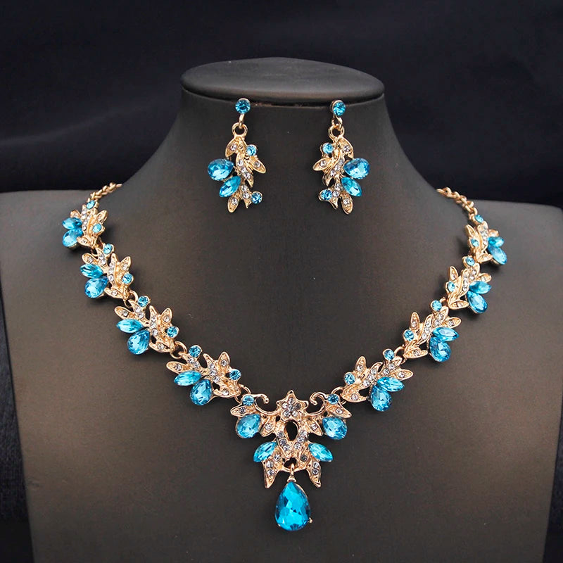 Parure de bijoux de mariée Couronne de princesse — Collier, boucles d'oreilles et couronne