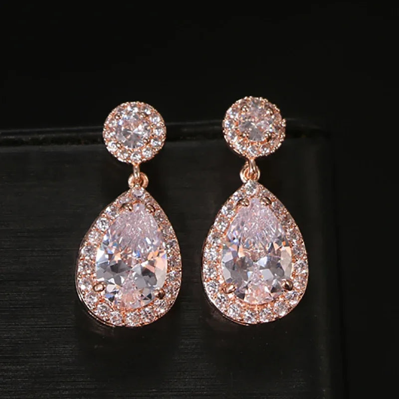 Boucles d'oreilles pendantes en zircon cubique romantique – Bijoux de mariage de mariée
