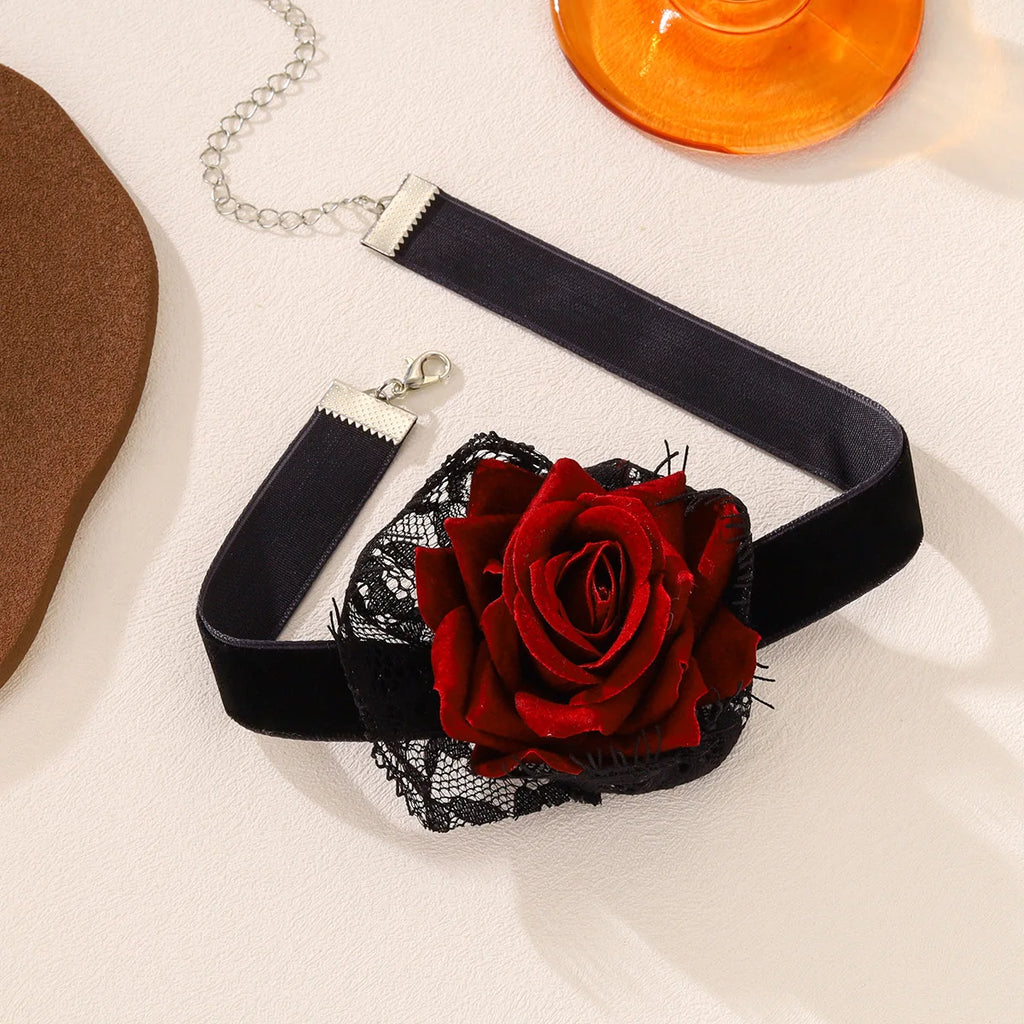 Collier ras-du-cou « rose épanouie en dentelle gothique » — style Lolita