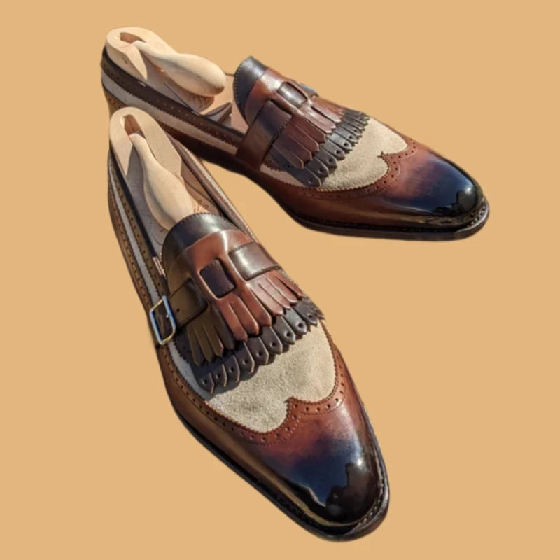 Nouvelles chaussures mocassins pour homme avec pompons, bout rond, à enfiler, chaussures de ville pour homme, faites à la main, en cuir PU, élégantes, pour homme d'affaires