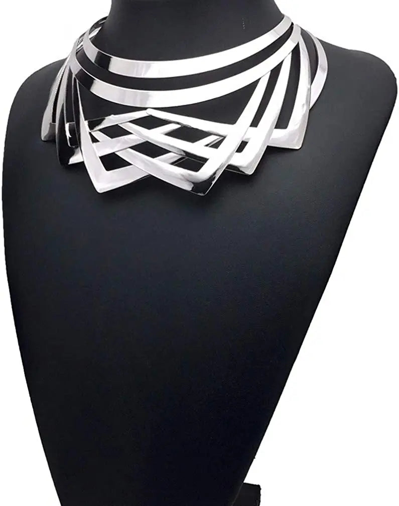 Collier ras du cou gothique — Modèle court d'inspiration africaine