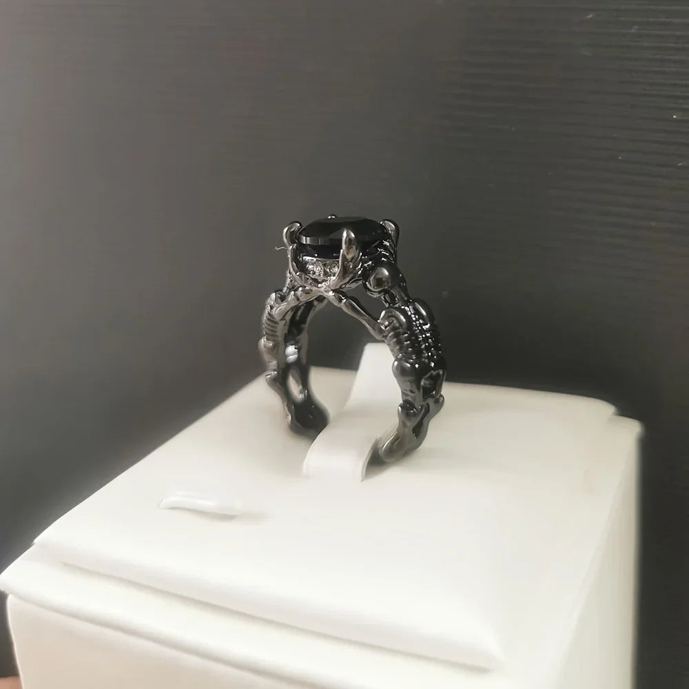 Bague de promesse gothique Squelette Zirconium — Alliance alternative