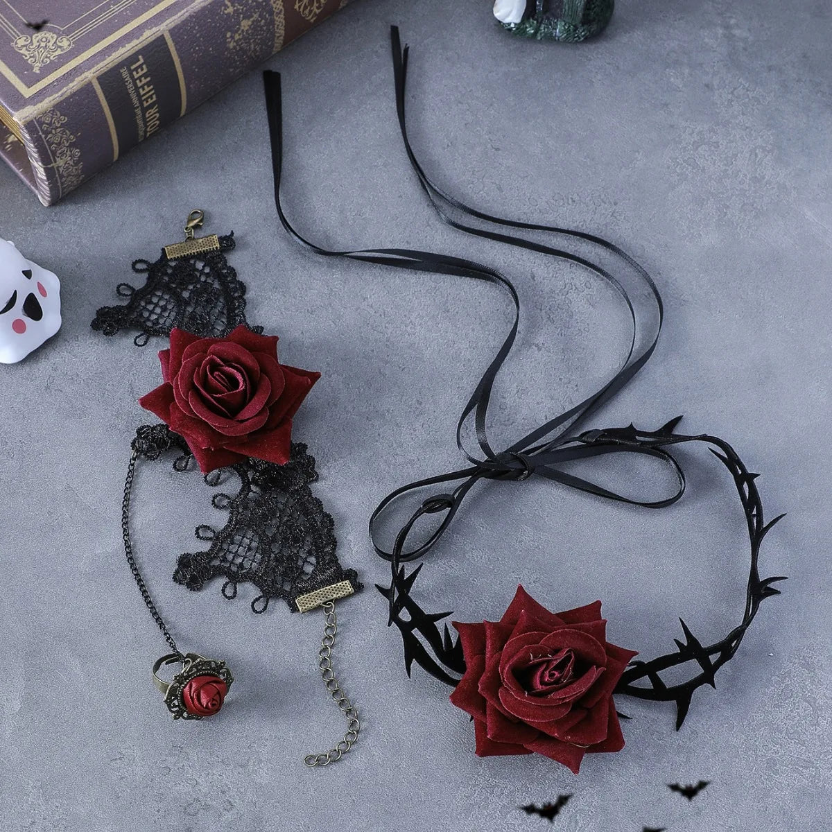 Collier Ras-du-Cou Gothique Crâne et Fleurs — Bijoux d'Halloween et de Mariage Alternatif