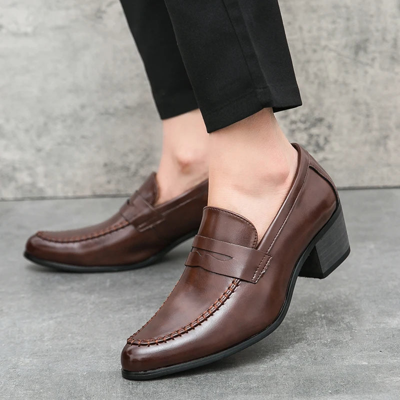 Chaussures habillées rétro à talons hauts pour homme, marque de luxe, chaussures de mariage pointues pour marié, chaussures de ville décontractées en cuir pour homme