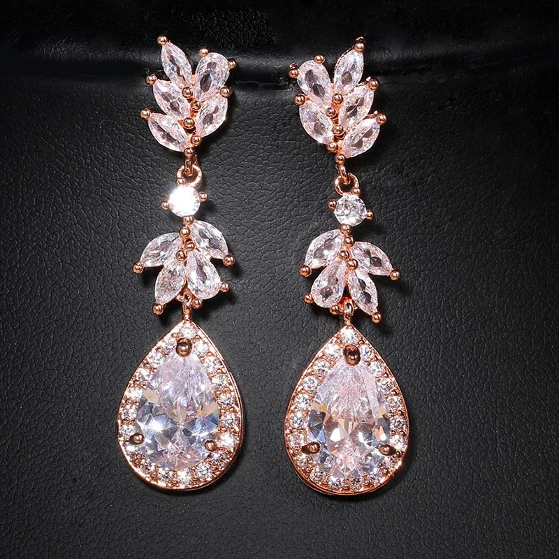 Boucles d'oreilles pendantes en zircon cubique romantique – Bijoux de mariage de mariée