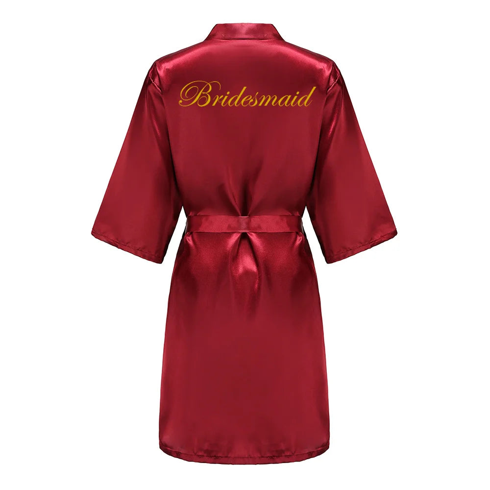 Kimono en satin bordeaux avec lettrage doré — Demoiselle d'honneur et cortège de mariage