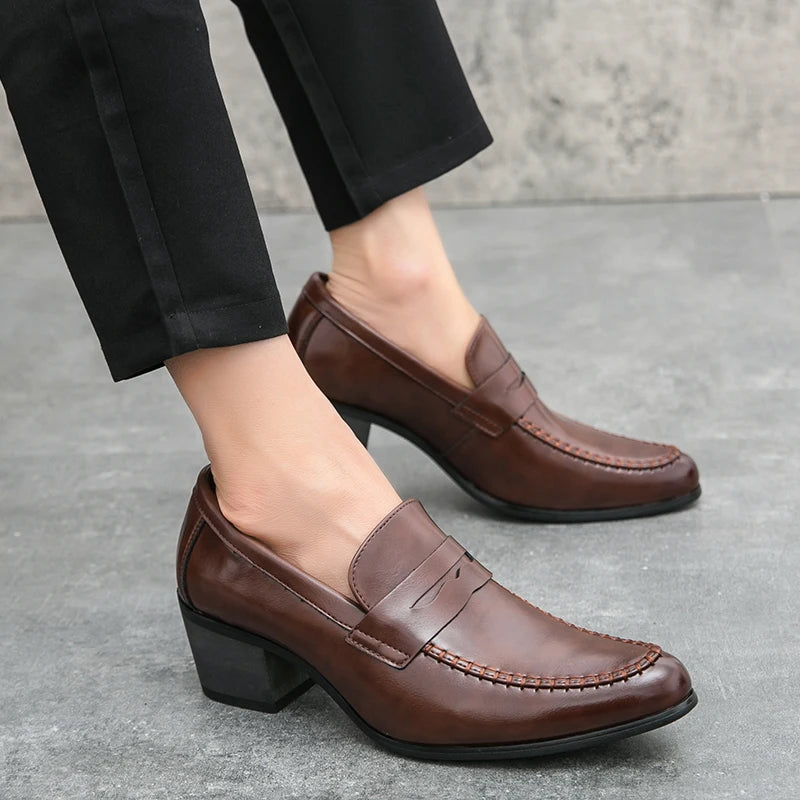 Chaussures habillées rétro à talons hauts pour homme, marque de luxe, chaussures de mariage pointues pour marié, chaussures de ville décontractées en cuir pour homme