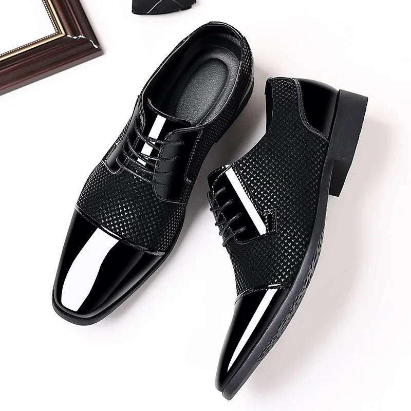 Chaussures habillées classiques tendance pour hommes Richelieus en cuir verni Chaussures de mariage formelles en cuir noir à lacets 2023