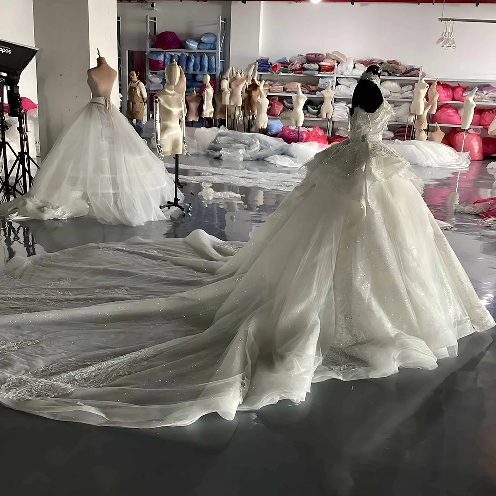 Robes de soirée de mariage en organza à lacets personnalisées Robes de mariée blanches Robes de mariée à traîne courte sans épaules vestidos de novia