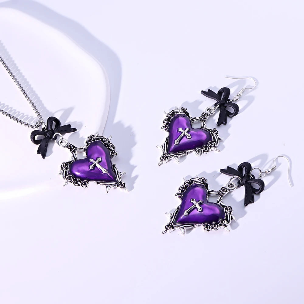 Collier Ras du Cou Pendentif Gothique Croix et Cœur Églantine