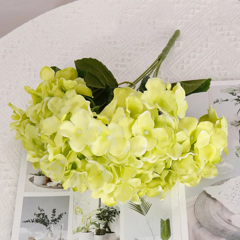 Grand bouquet de fleurs artificielles d'hortensia en soie rouge (5 têtes)