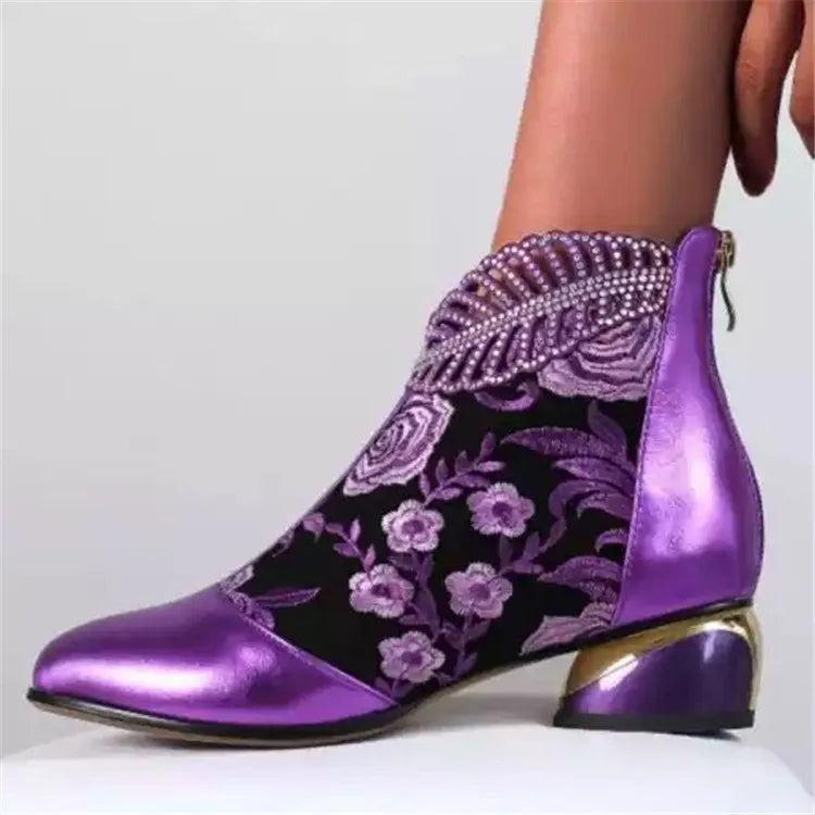 Bottes pour femmes Chaussures brodées faites à la main pour femmes 2025 Nouvelles bottes de luxe élégantes pour femmes Bottes à talons hauts Bottines de soirée Zapatos De Mujer