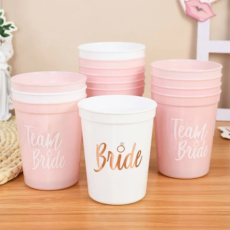 Lot de tasses en plastique pour enterrement de vie de jeune fille - Équipe de la mariée - Cadeau de douche nuptiale - Articles de fête pour enterrement de vie de jeune fille - Décoration de mariage