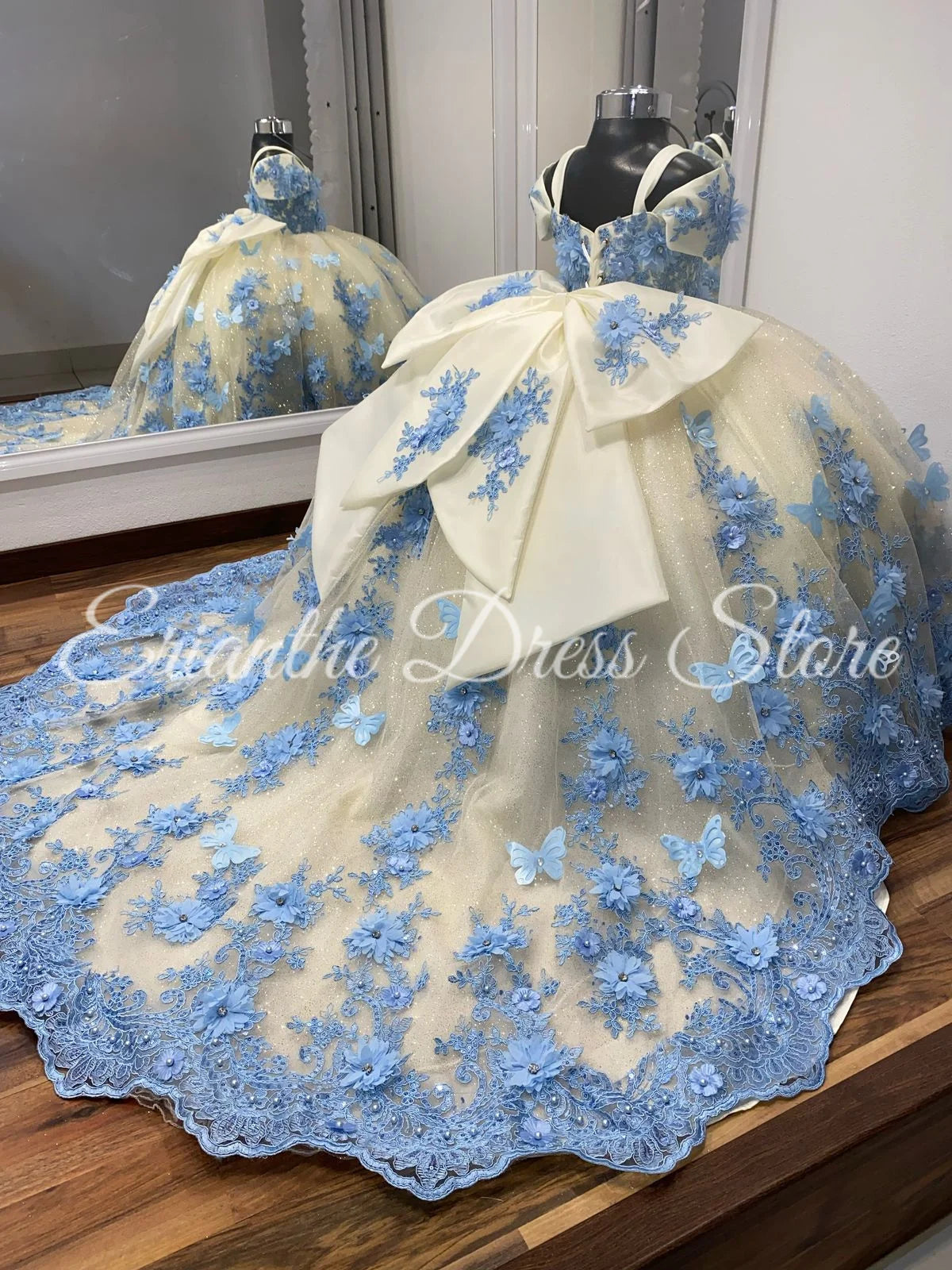 Robe de demoiselle d'honneur luxueuse en tulle gonflé avec nœud élégant pour fête d'anniversaire d'enfant, première communion, robe de bal sur mesure