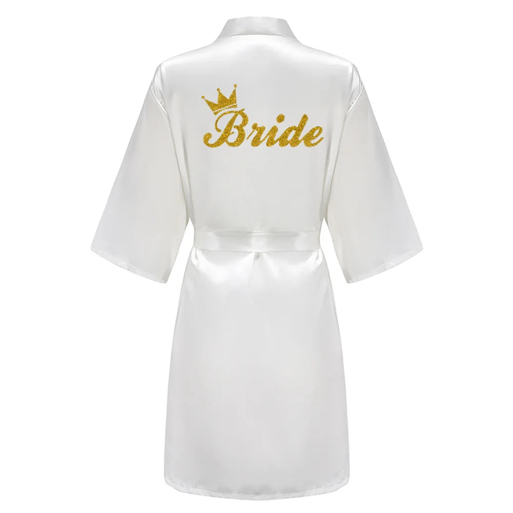 Kimono en satin bordeaux avec lettrage doré — Demoiselle d'honneur et cortège de mariage