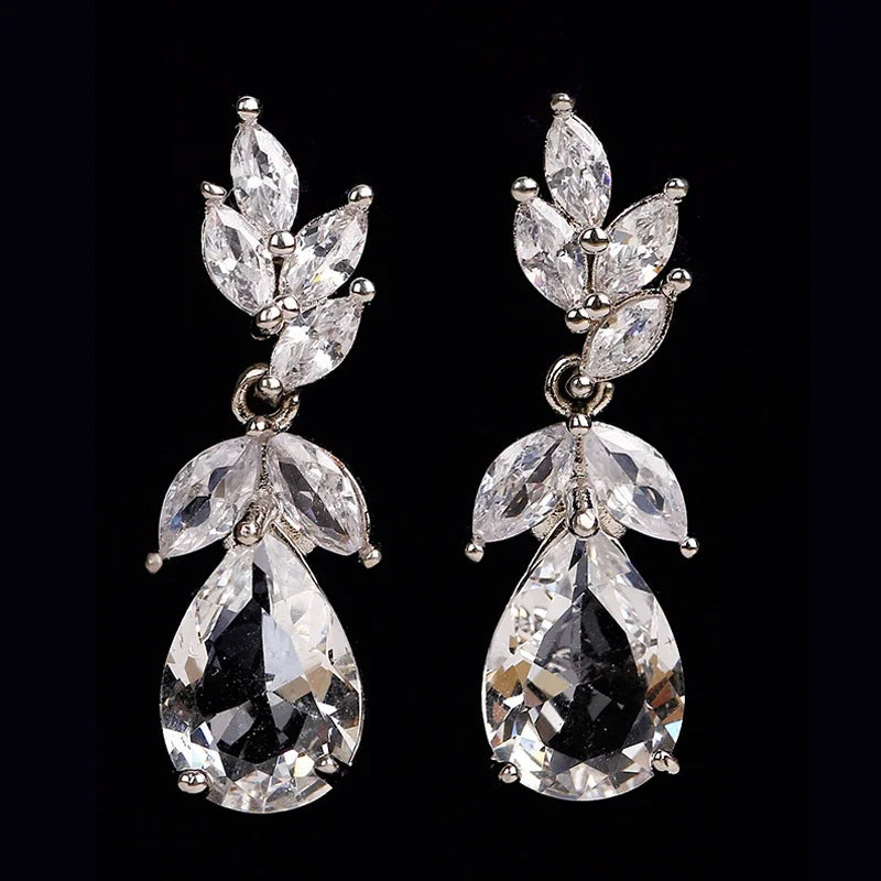 Boucles d'oreilles pendantes en zircon cubique romantique – Bijoux de mariage de mariée