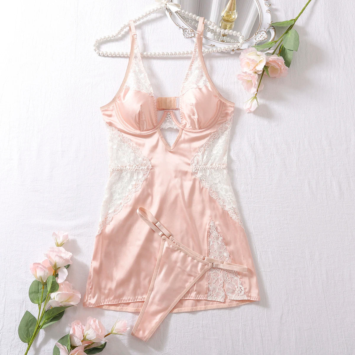 Ellolace Robe en satin sexy à col en V profond Lingerie sexy en dentelle patchwork fendue Robe de nuit sissy Robe nuisette en soie pour femmes