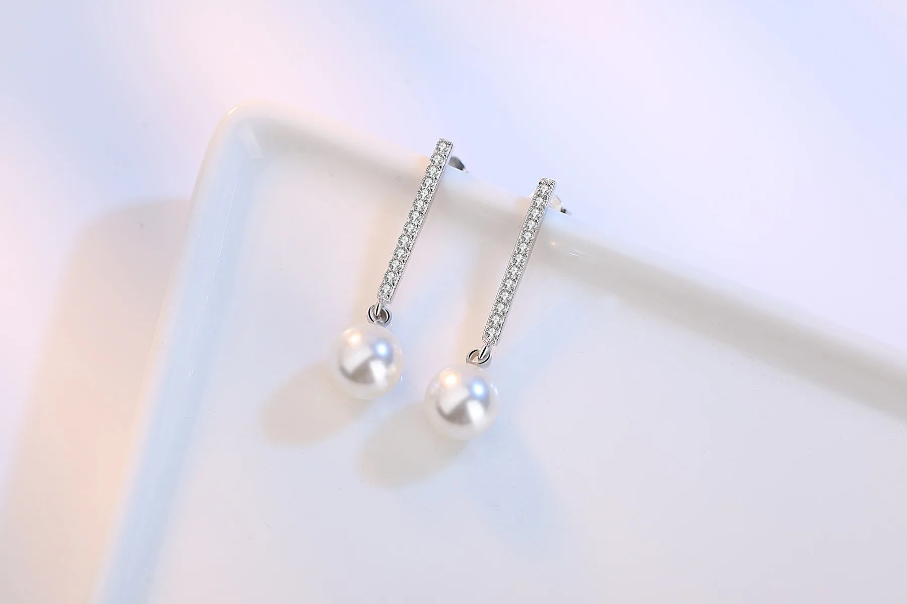 Longues boucles d'oreilles pendantes zircon et perle — Argent sterling 925