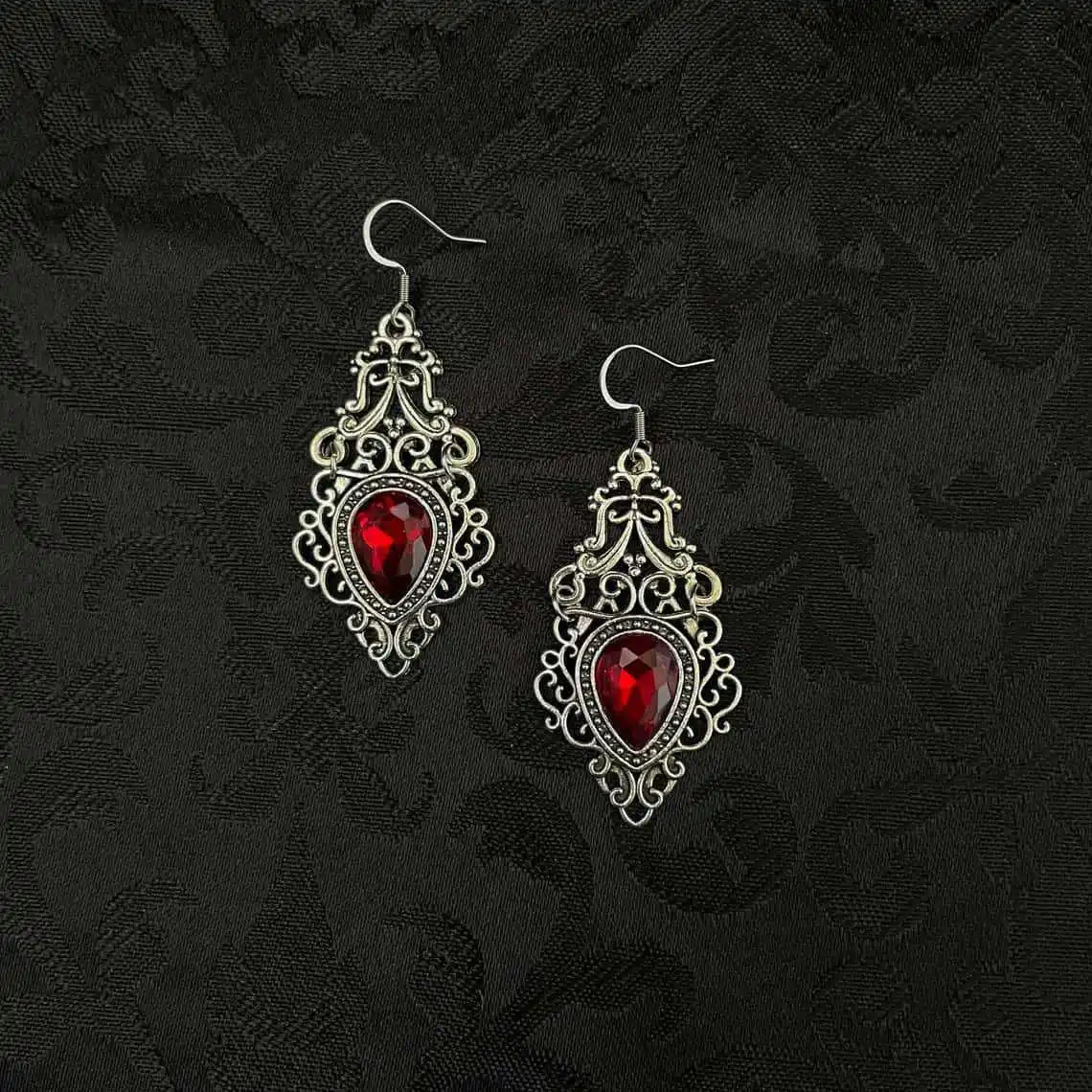 Boucles d'oreilles pendantes gothiques victoriennes celtiques en filigrane avec pierres précieuses