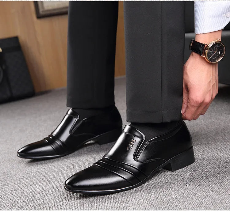 Chaussures habillées pour hommes en cuir PU, mocassins d'affaires tendance pour hommes, chaussures noires pointues Oxford respirantes pour mariage formel