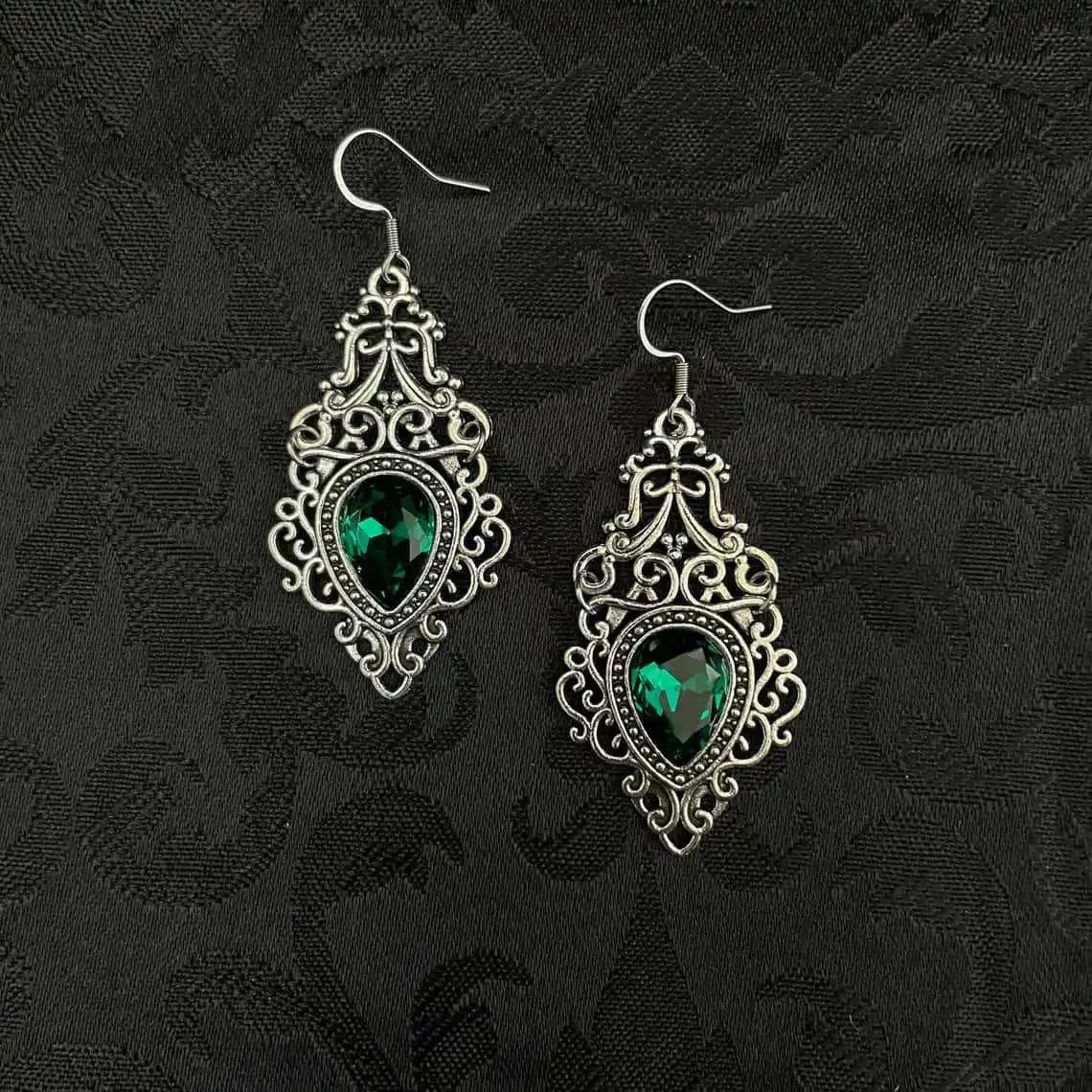 Boucles d'oreilles pendantes gothiques victoriennes celtiques en filigrane avec pierres précieuses