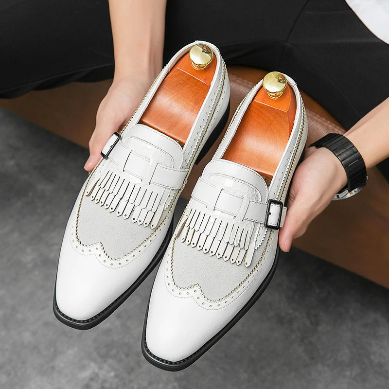 Nouvelles chaussures mocassins pour homme avec pompons, bout rond, à enfiler, chaussures de ville pour homme, faites à la main, en cuir PU, élégantes, pour homme d'affaires