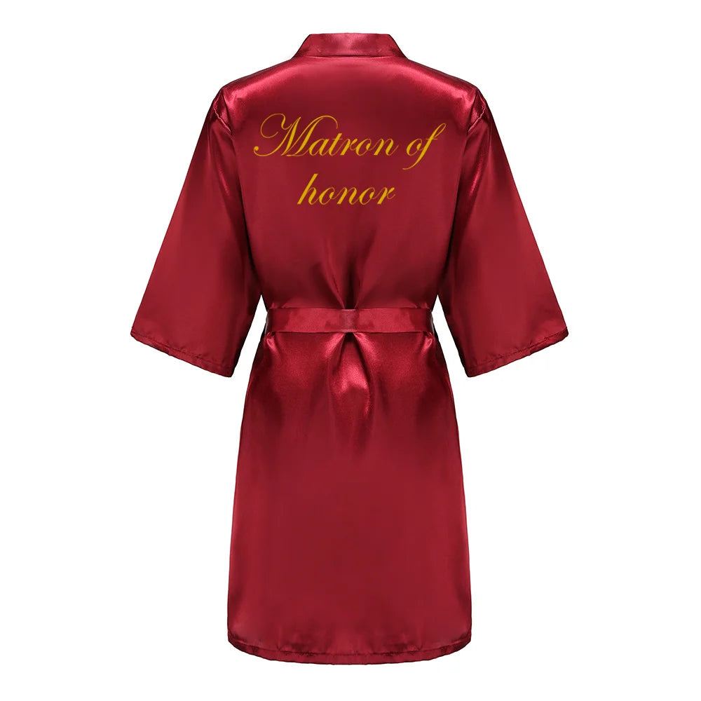 Kimono en satin bordeaux avec lettrage doré — Demoiselle d'honneur et cortège de mariage