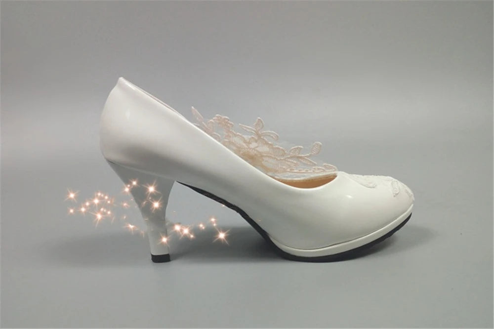 Printemps, bout rond, imperméables, plateformes, lacets, strass, talons bas, chaussures de mariée, talons aiguilles fins, chaussures habillées, grandes tailles pour femmes