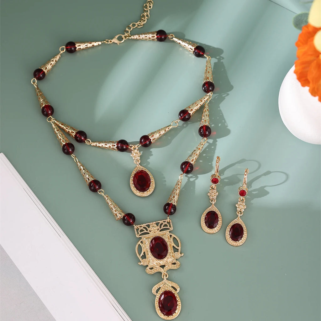 Parure collier et boucles d'oreilles de mariée en pierres précieuses, faits à la main au Maroc — Plaqué or